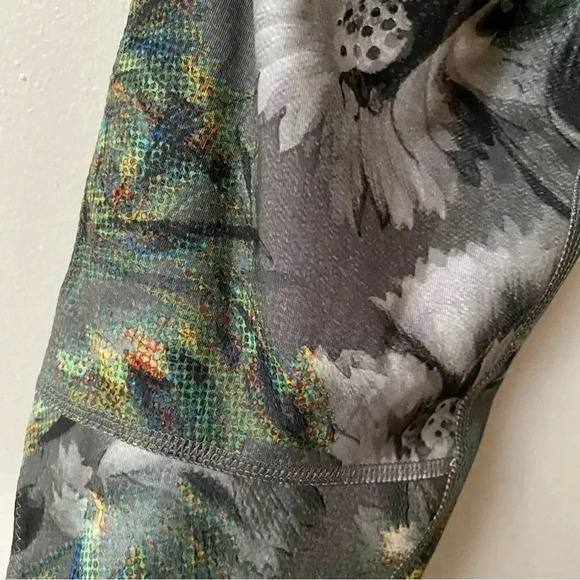 Adidas Energy Running Floral Crop Leggings Size Small Gray Climacool - Picture 9 of 13